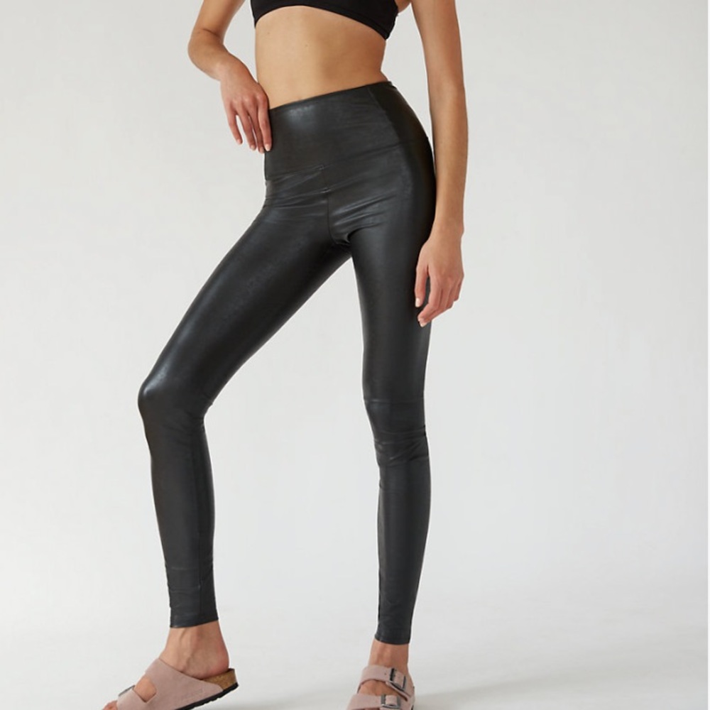 Aritzia Wilfred Free Daria Pant leggings
